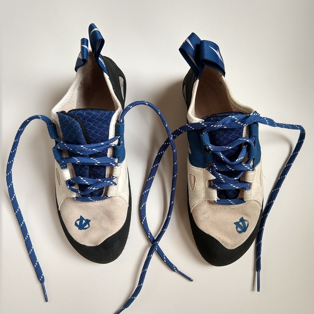 NWOB Evolv Skyhawk Climbing Shoes Women's Size 7
